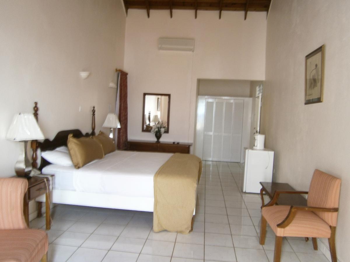 Whispering Bamboo Cove Resort Belfast Room photo